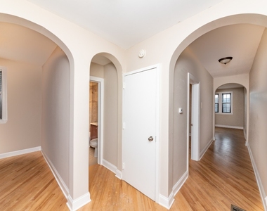 894 Green Bay Rd - Photo Thumbnail 2