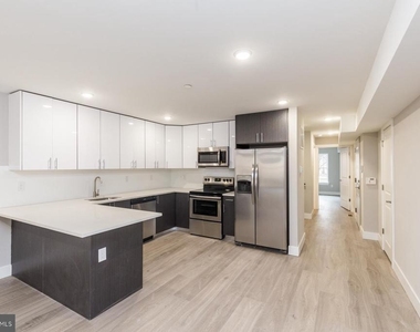 1724 N Marshall Street - Photo Thumbnail 2