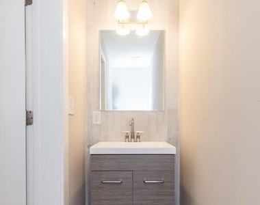 1724 N Marshall Street - Photo Thumbnail 9