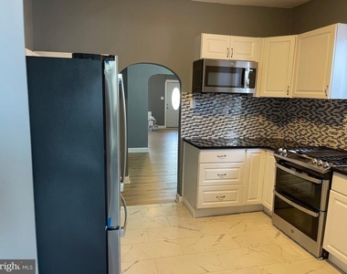 4044 Dexter Street - Photo Thumbnail 2