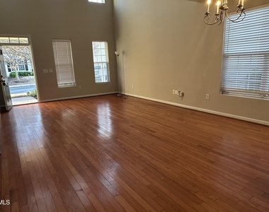 553 Writers Way - Photo Thumbnail 9