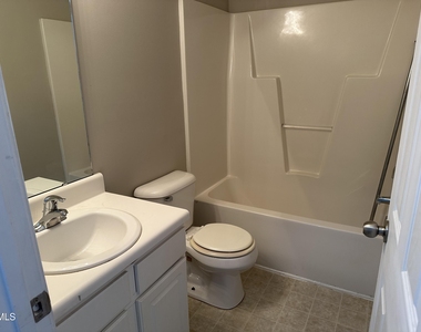 553 Writers Way - Photo Thumbnail 14
