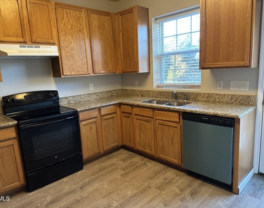 553 Writers Way - Photo Thumbnail 12