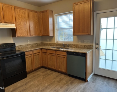 553 Writers Way - Photo Thumbnail 5