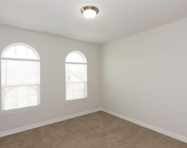 12205 Terraza Cir - Photo Thumbnail 13