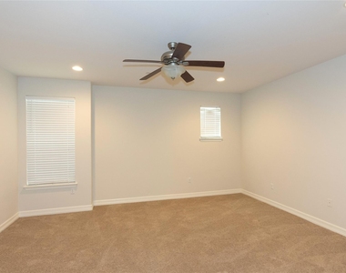 12205 Terraza Cir - Photo Thumbnail 16