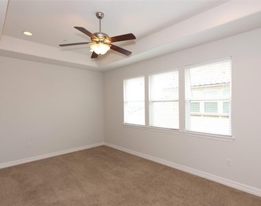 12205 Terraza Cir - Photo Thumbnail 18