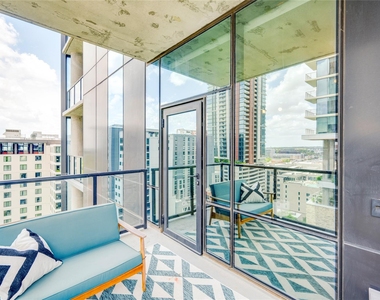 70 Rainey St - Photo Thumbnail 15