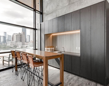 70 Rainey St - Photo Thumbnail 33