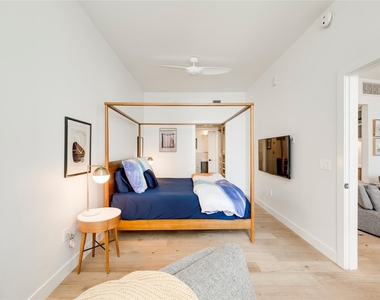 70 Rainey St - Photo Thumbnail 11