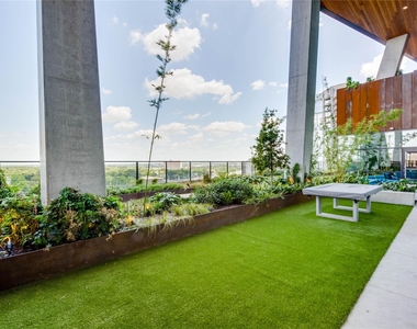 70 Rainey St - Photo Thumbnail 23