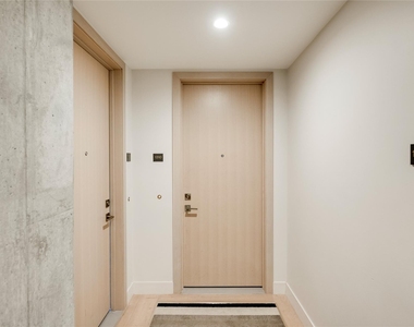 70 Rainey St - Photo Thumbnail 18