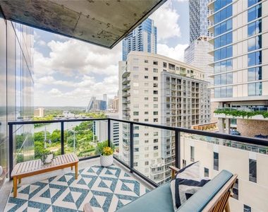 70 Rainey St - Photo Thumbnail 14