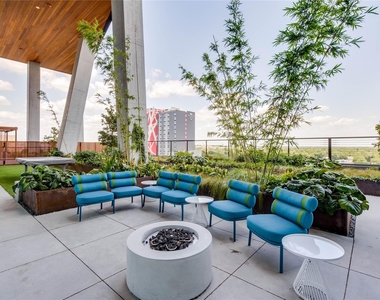 70 Rainey St - Photo Thumbnail 24