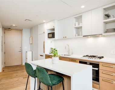 70 Rainey St - Photo Thumbnail 6