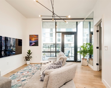 70 Rainey St - Photo Thumbnail 3