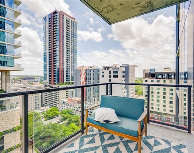 70 Rainey St - Photo Thumbnail 16