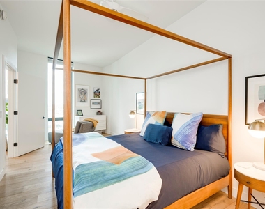 70 Rainey St - Photo Thumbnail 12