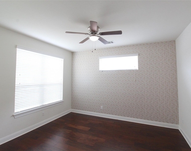 5800 Viejo Dr - Photo Thumbnail 4