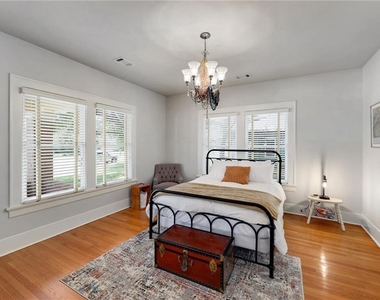 1604 S Main St - Photo Thumbnail 8