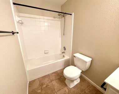 228 Chandler Crossing Trl - Photo Thumbnail 17