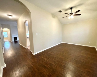 228 Chandler Crossing Trl - Photo Thumbnail 4