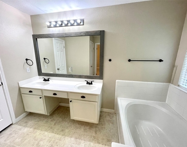 228 Chandler Crossing Trl - Photo Thumbnail 11