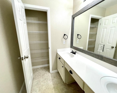 228 Chandler Crossing Trl - Photo Thumbnail 14