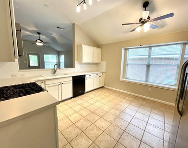 228 Chandler Crossing Trl - Photo Thumbnail 5