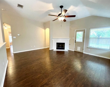 228 Chandler Crossing Trl - Photo Thumbnail 8