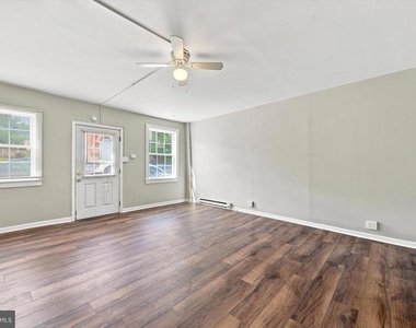 571 Olive Street - Photo Thumbnail 3