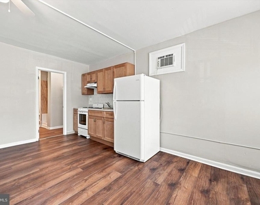 571 Olive Street - Photo Thumbnail 5