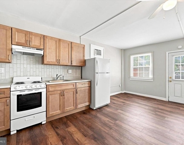 571 Olive Street - Photo Thumbnail 4