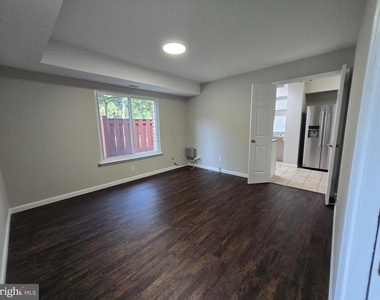 1006 Worthington Drive - Photo Thumbnail 5
