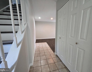1006 Worthington Drive - Photo Thumbnail 4