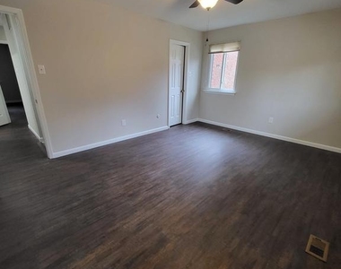 1006 Worthington Drive - Photo Thumbnail 17