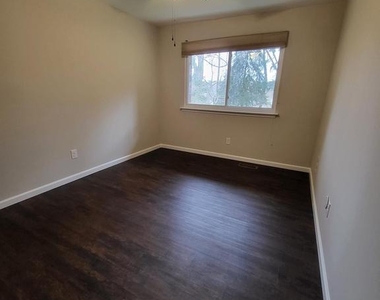 1006 Worthington Drive - Photo Thumbnail 16