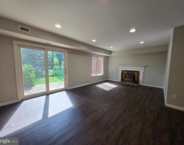1006 Worthington Drive - Photo Thumbnail 10