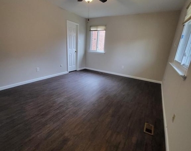 1006 Worthington Drive - Photo Thumbnail 14