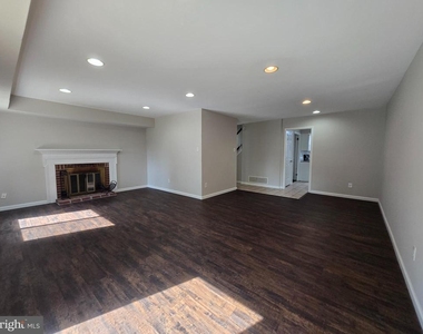 1006 Worthington Drive - Photo Thumbnail 11