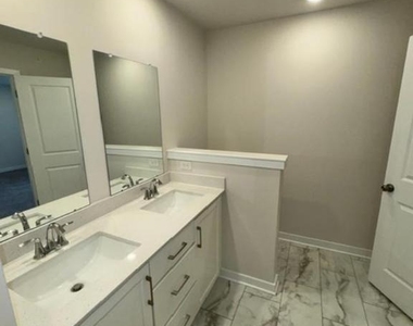 101 Four Leaf Drive - Photo Thumbnail 35