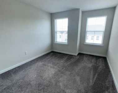 101 Four Leaf Drive - Photo Thumbnail 39
