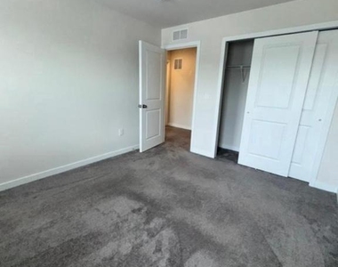 101 Four Leaf Drive - Photo Thumbnail 40