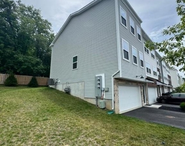 101 Four Leaf Drive - Photo Thumbnail 18