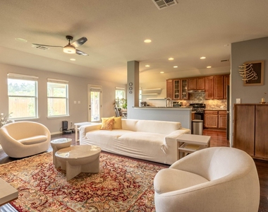 1301 Rimstone Dr - Photo Thumbnail 5