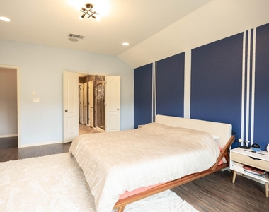 1301 Rimstone Dr - Photo Thumbnail 9