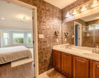 1301 Rimstone Dr - Photo Thumbnail 10