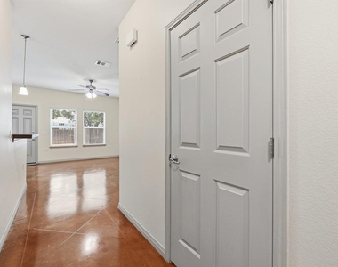 6015 Ponca St - Photo Thumbnail 3