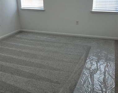 1812 Lorant Ln - Photo Thumbnail 12