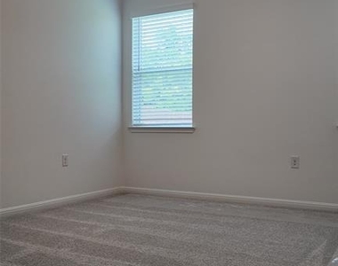 1812 Lorant Ln - Photo Thumbnail 14